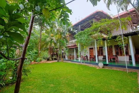 Yala River Face Inn