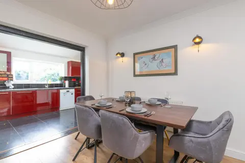 4BR House with Driveway Warwick Castle