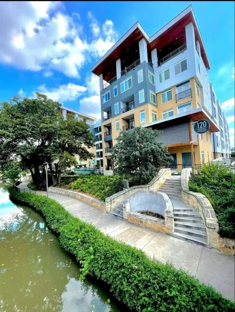 Riverwalk and Pool view Apt with King bed Infinity Pool Gym Free Parking