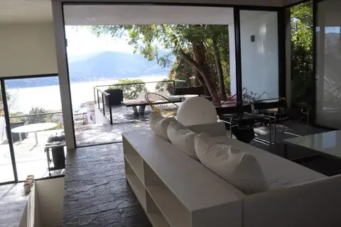 Preciosa Casa Contemporanea Vista Lago en pueblo