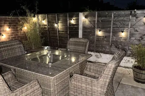 Artistic 3 bed home in Old Trafford next to MUFC