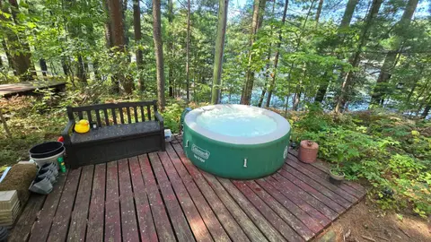 Island Waterfront Glamping - HotTub, Boat, Pet Friendly