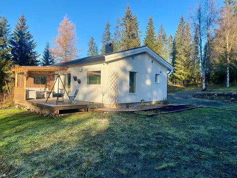 Cozy cabin in peaceful surroundings