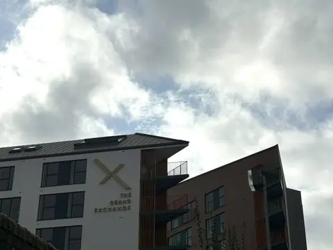 Grand Exchange near Ascot 2 bed with Parking