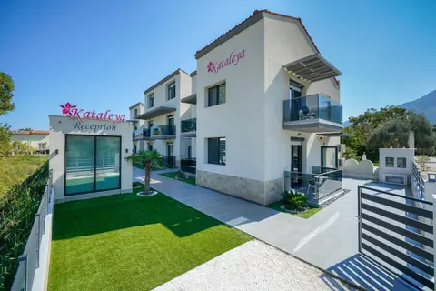 Kataleya Poolside Suites