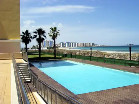 Beachfront penthouse in Residencial Dos Mares
