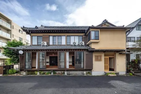 2 min walk from station - 180 sqm - 4 bedrooms - full kitchen - Shibuya Shinjuku - Seijo - Setagaya kids - luxury - traditional