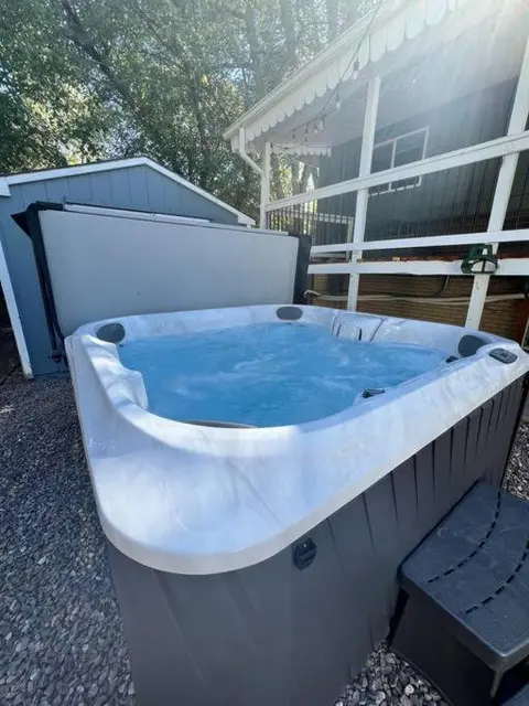 Hot Tub-Fire Pit-Dog friendly-6 Beds-2 Kitchens