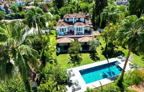 Villa Misli - red/ green