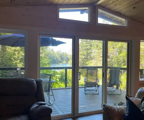 Cozy cabin on Laurel Lake