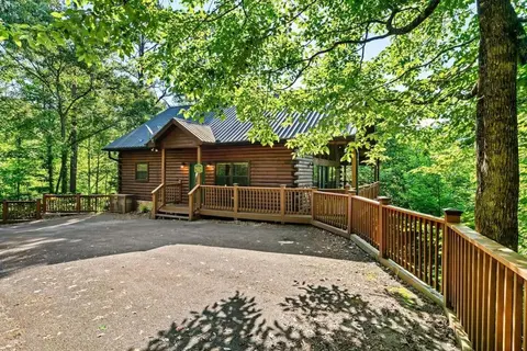 Wet & Wilderness - Luxe Indoor Pool Cabin-3 Kings-BunkRm-GameRm-HotTub