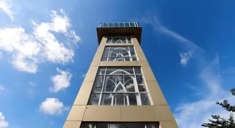 Nine Days Hotel