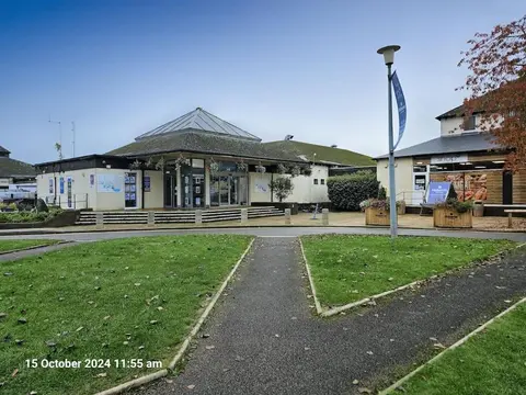 ST9 Lodge,Lake side, Hoburne Cotswold Holiday Park