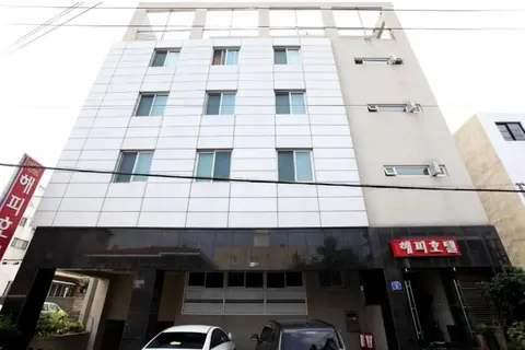 Happy Hotel