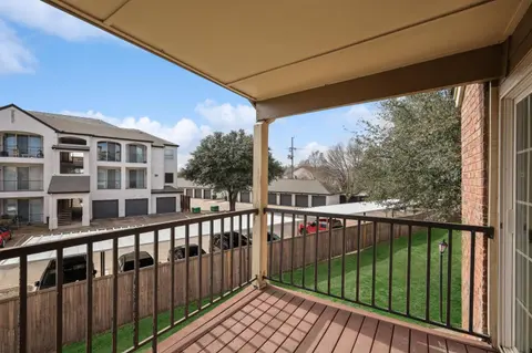 Stylish 1BD Apartment with Resort-Style Pool&Gym