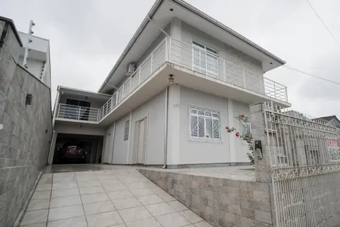 Casa Ampla com 7 Quartos