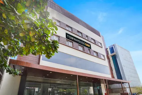 Townhouse OAK XOTEL near silk board metro
