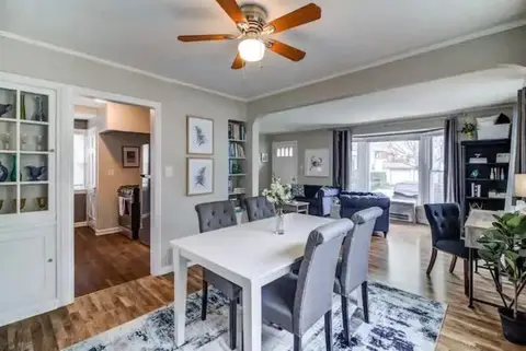 Big Blue Dog - Pet Friendly - Big Yard