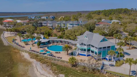 Lovely 2-story, 3-Bd Home, Steps to Marina store and Bonito Boathouse