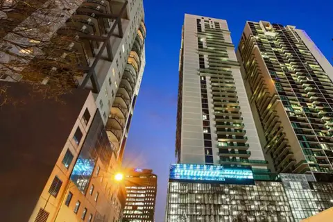 Chic City Views Modern Comfort Near Southern Cross
