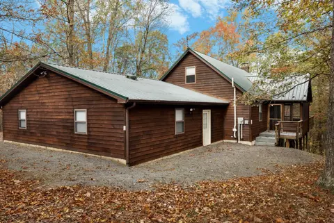 Hot Tub, Deck, Grill, Fire Pit, Game Room & WiFi