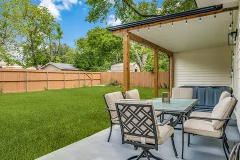 Luxury 4BR,2B Home, Hot Tub, Near DFW Airport, Modern Comfort Awaits