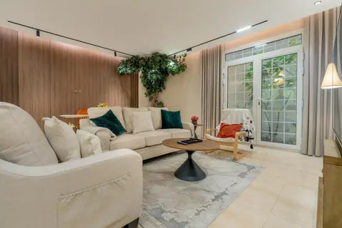 Modern 3-bedroom apartment with garden