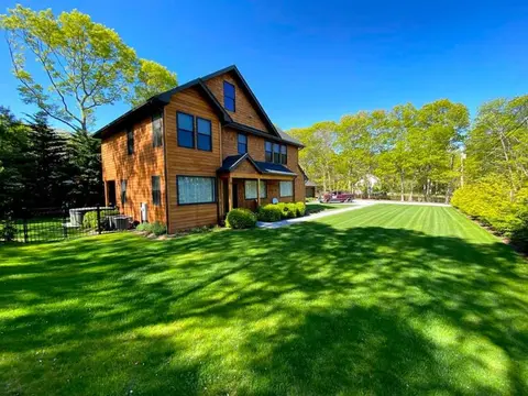 Wooded Oasis and Guest House in Hamptons!