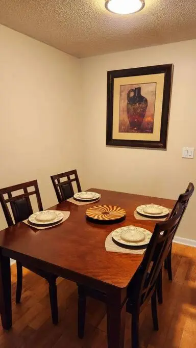 Spacious 3BR Retreat Perfect for Groups Near Downtown