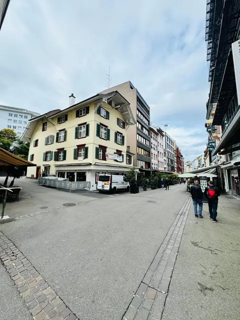 Cozy City Center, 4 Bedroom, New Kitchen, 120sq, 5min walk to Main Station