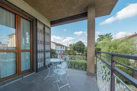 Einstein - Modern Apartment with Balcony