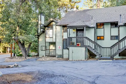Q's Ski House #2256