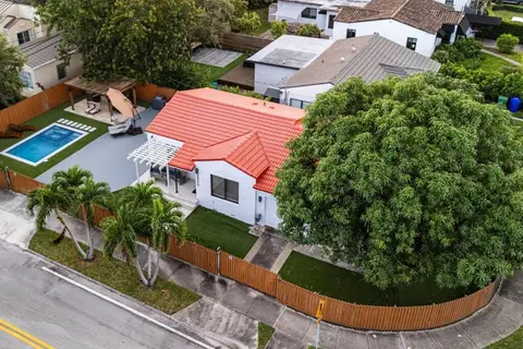 Luxury Retreat 3B ,2Ba POOL , Coral Gables Center