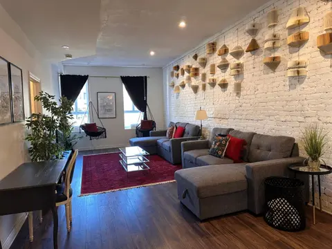 Historic Plateau Loft with 3 Private Baths