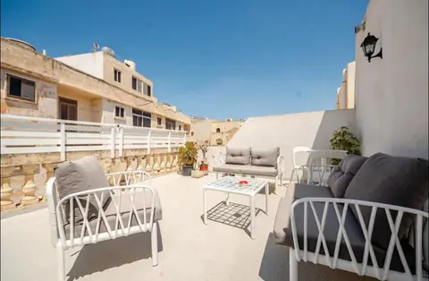Large 200year old room 2 min away from Mdina