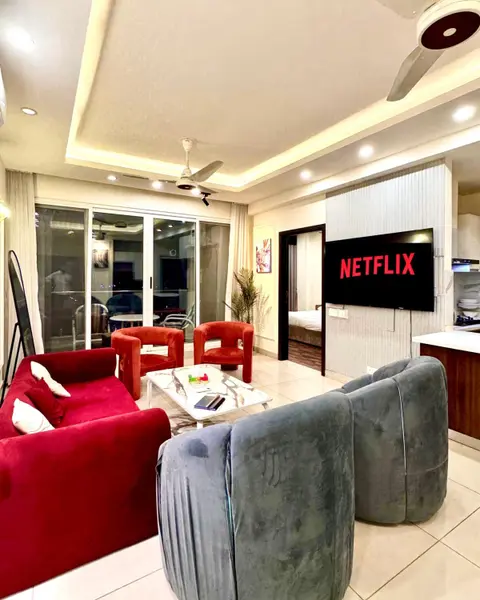 Elysium Tower Cozy 2Bhk with Netflix & City Views