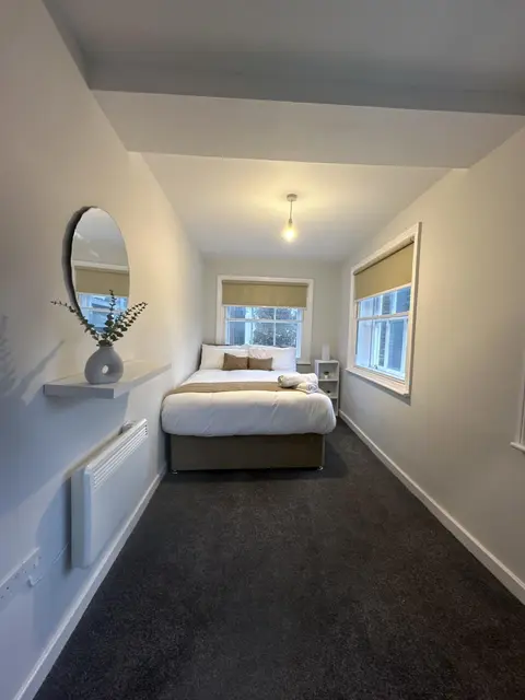 City Comfort Modern 1-Bed Apartment sleeps up to 4