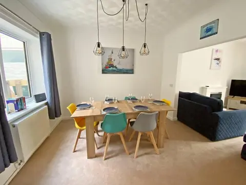 Pebbles Family friendly Holiday Home Weymouth 2 mins from beach