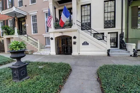 17 E Jones Garden