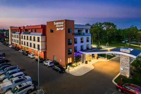 Starboard Point: Stunning Luxury Condo in the heart of DL!