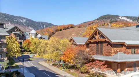 309 2bed Treehouse Unit - Lodge at Spruce Peak - Ski in Ski Out - Sleeps 5