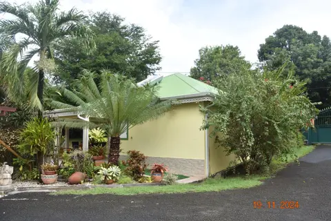 Gite d'Arles Bungalow "Ti Polo"