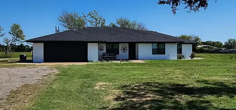 Modern 10 Acre Horse Ranch-Walk to Lake Ray Robert