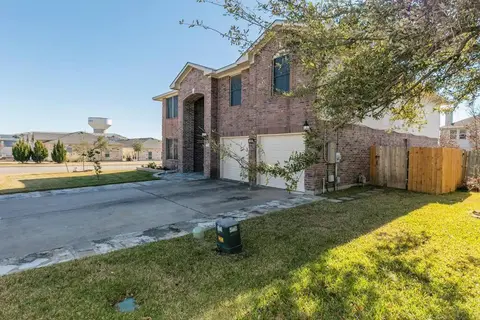 Spacious and beautiful 6 bedroom house!