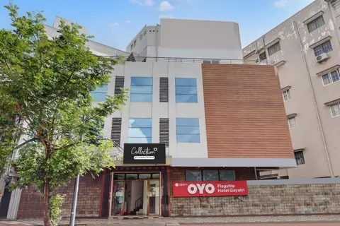 Super OYO Collection O jagadamba Junction near Beach Road