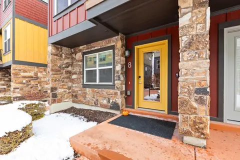 Bowtel Park City Rooftop Private Spa Pets New Listing, Walk to multiple Shops & Restaurants!