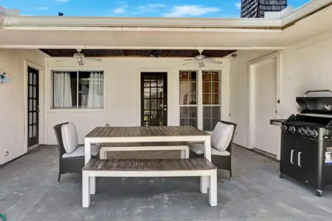 City Gem 4BR with POOL Sleeps 8