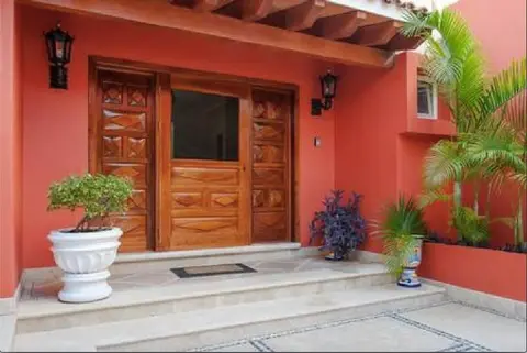 5 BD Luxury Villa with Large Pool & Minutes from Beach