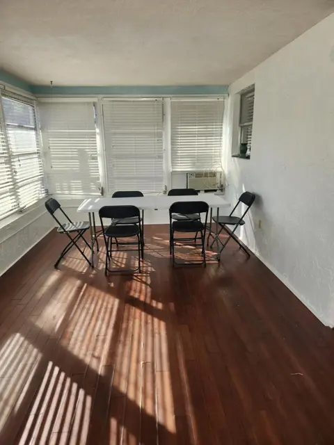 Beautiful specious pool house, feel home