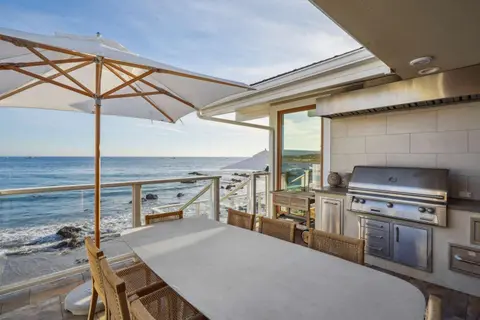 The Getaway Oceanfront Villa in Malibu by Stay Awhile